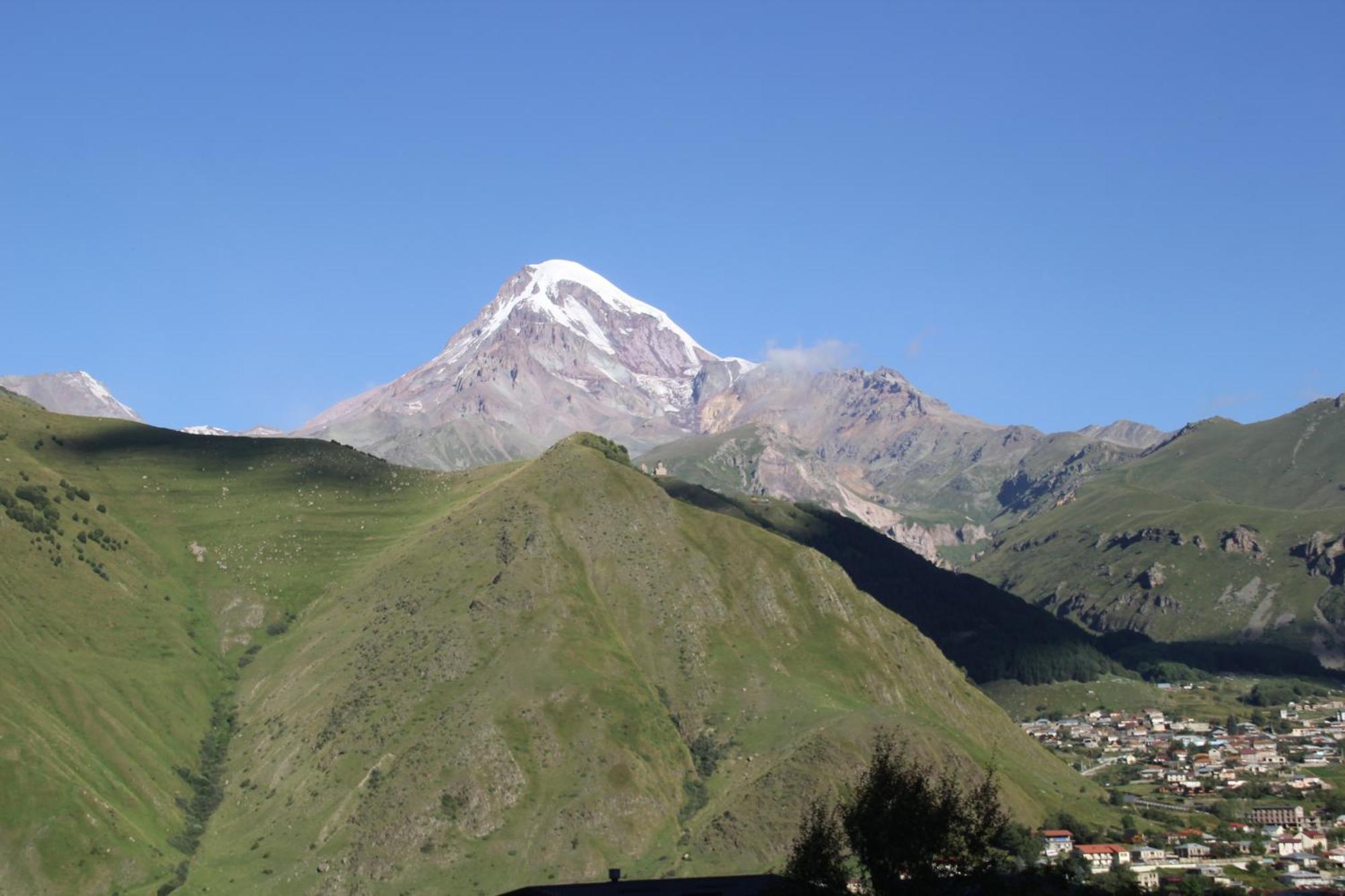 Отель Melodia Kazbegi Экстерьер фото